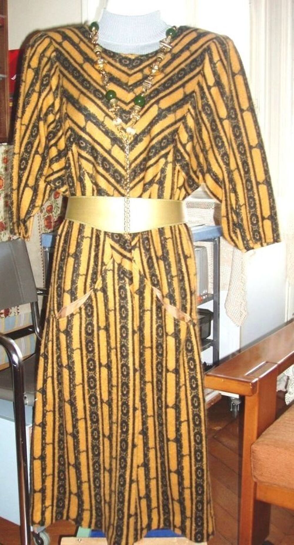 Robe en lainage moutarde taille 40 Vtements