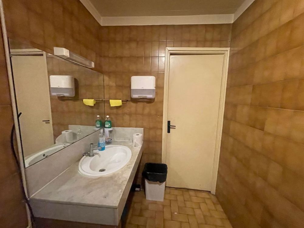   Local 180 m2 OPEN SPACE 