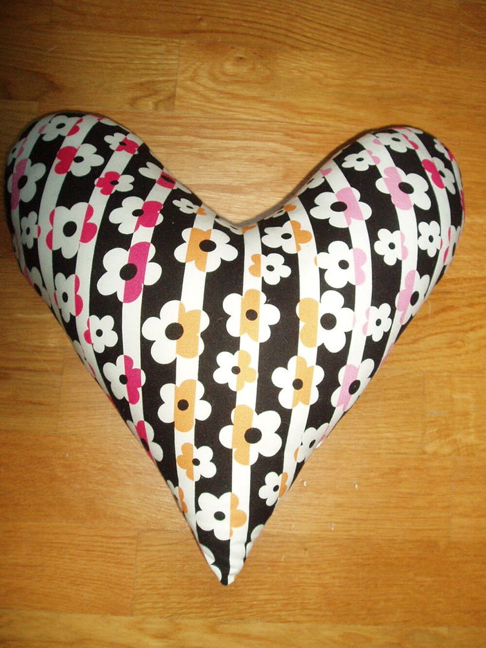 Coussin COEUR fleurs NEUF Décoration