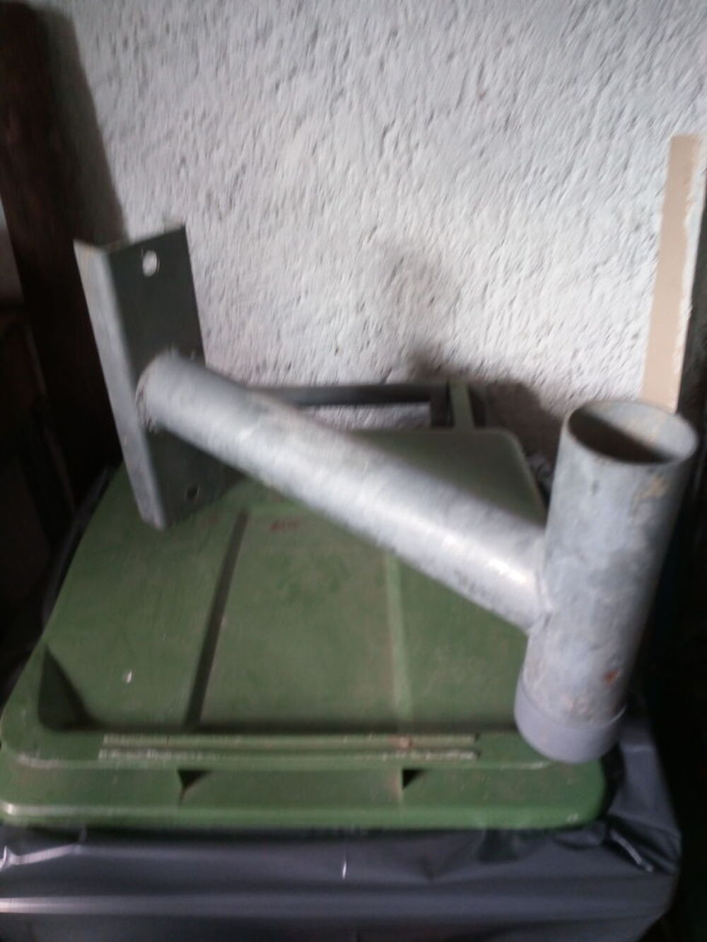 2 consoles murales en acier galvanise Bricolage
