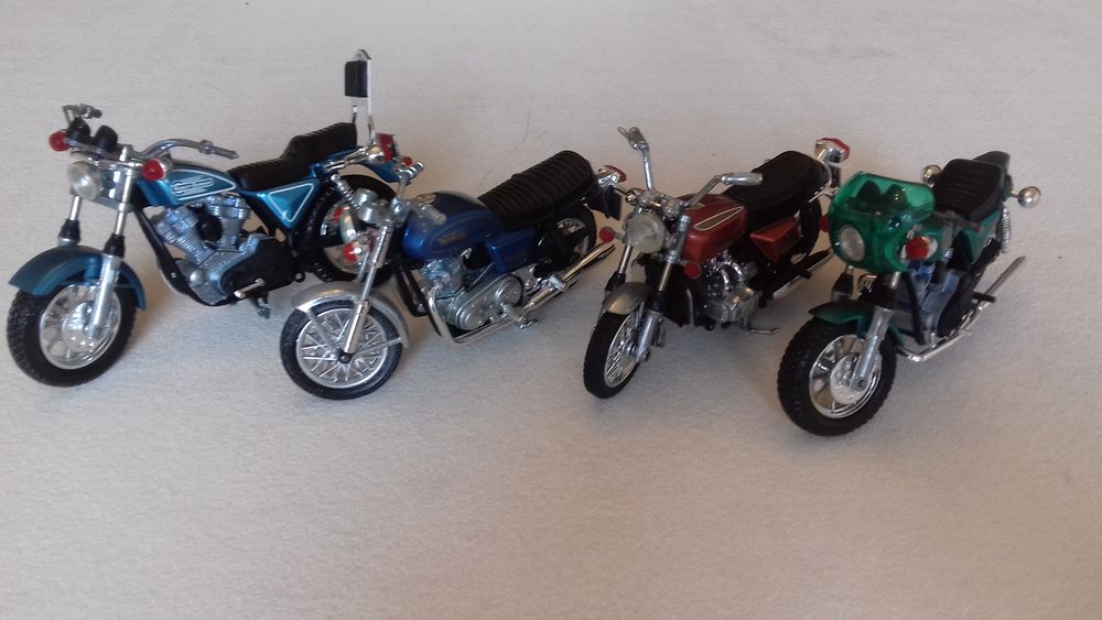 Polystil 4motos au 1/15 Jeux / jouets