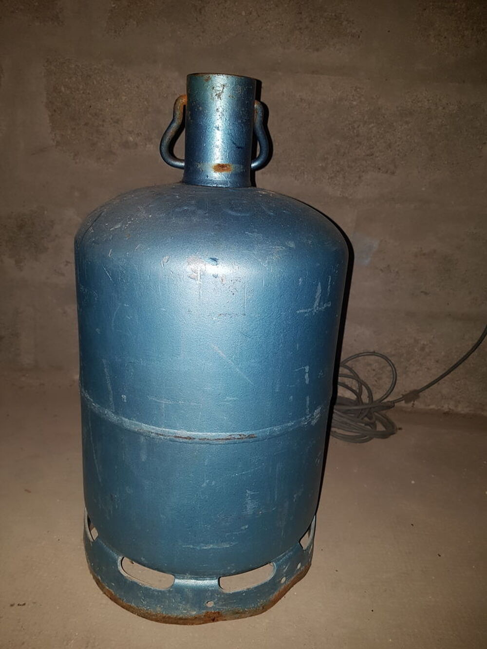 2 bouteilles vides de gaz butane Electroménager