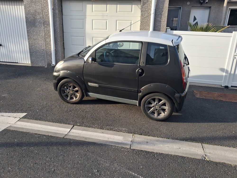 je une petite voiture sans permis en eta de marche 