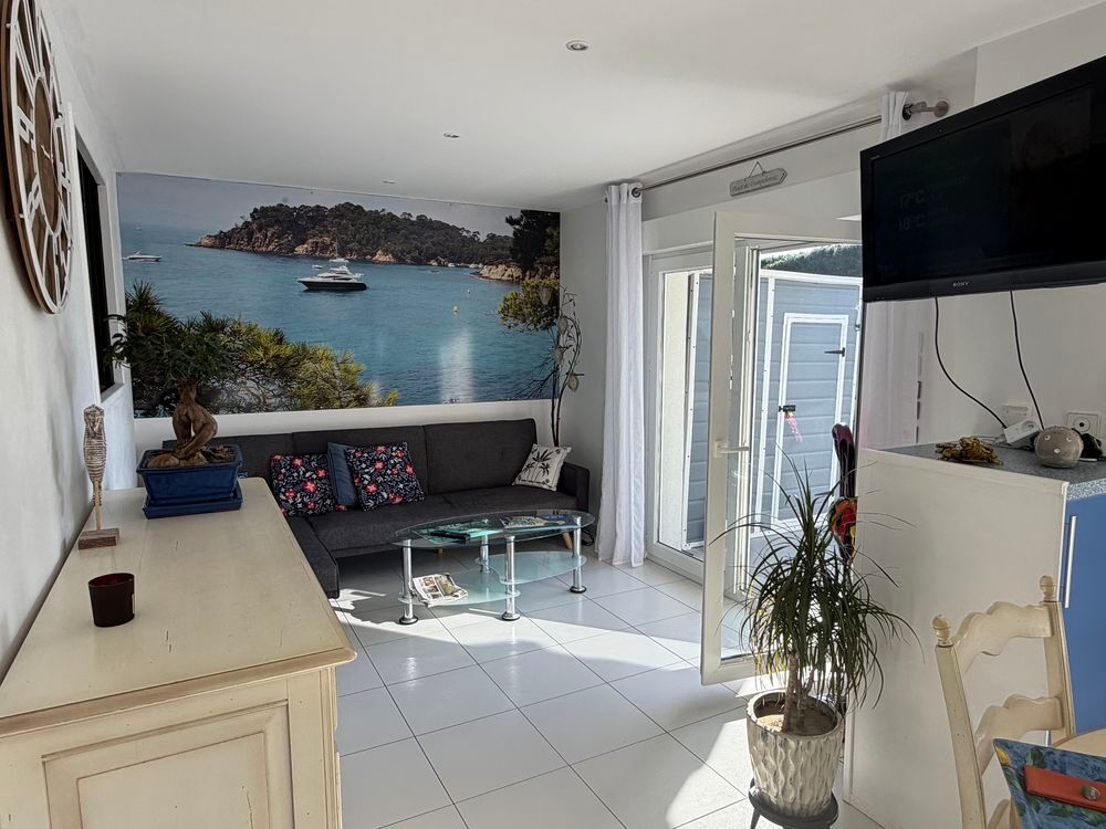 Vente Appartement Rez de jardin  terrasse 45 m2 aperçu mer  180 m de la plage Cavalaire-sur-mer