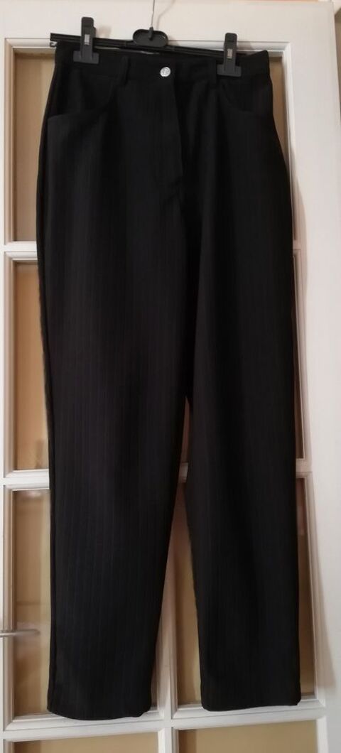 Pantalon femme, noir, taille 40. 12 Asnires-sur-Seine (92)