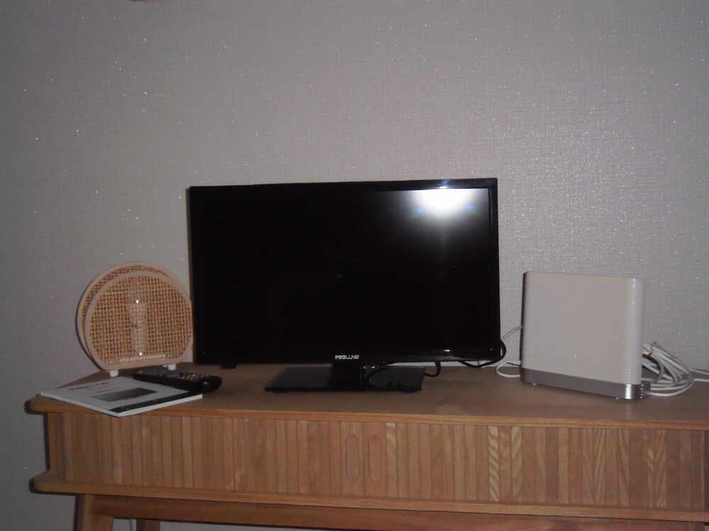 Petite t&eacute;l&eacute; 19''avec antenne int&eacute;rieure Photos/Video/TV