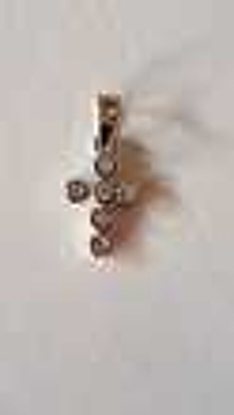 Superbe Croix or blanc 18 Carats
Avec Diamants 
+Ecrin Bijoux et montres