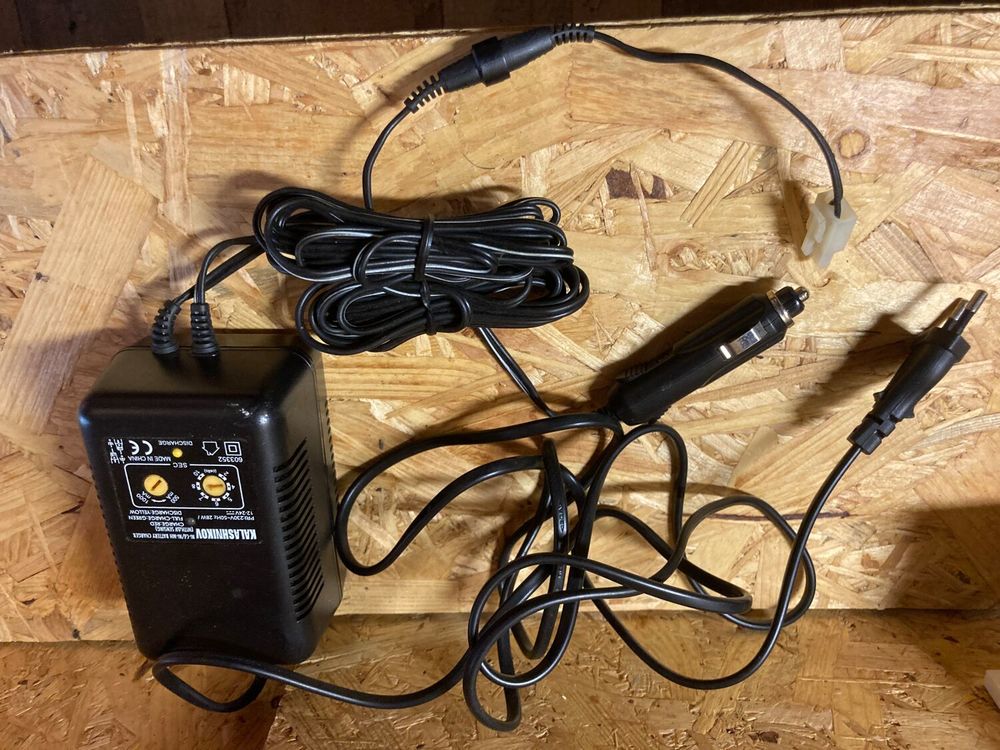 R&eacute;plique d'air soft M15A4 modifi&eacute;e et accessoires. Sports