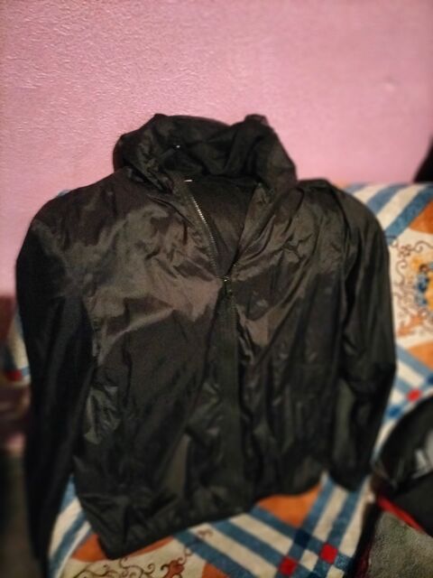 Veste coupe vent pluie a capuche taille S trs bon tat  9 Cachan (94)