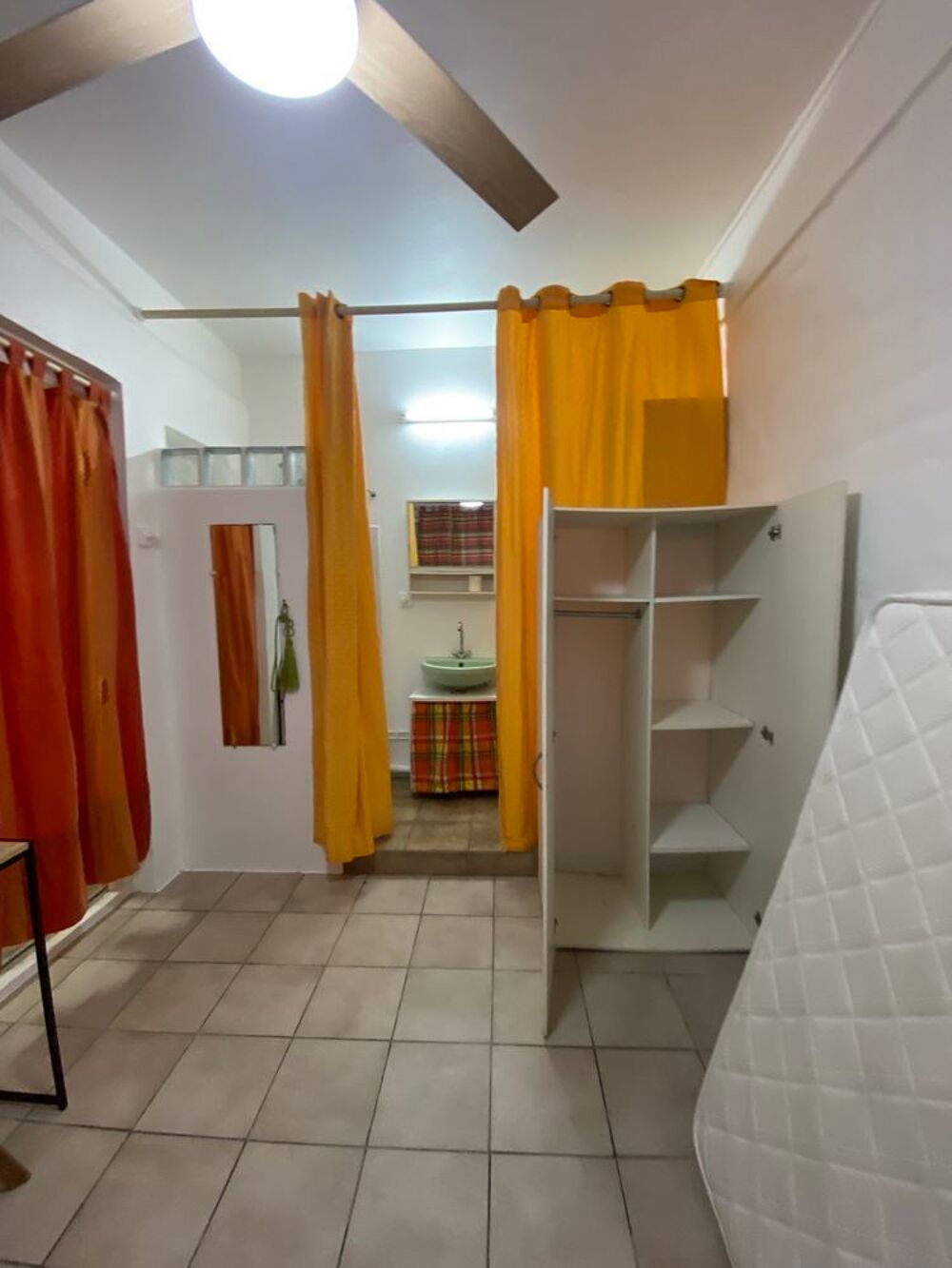 Location Appartement petit studio avec ouverture sur piscine Fort-de-france