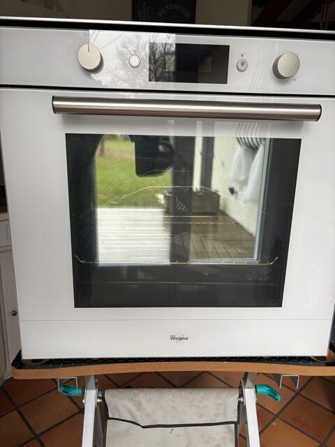 FOUR ENCASTRABLE A PYROLISE DE MARQUE WIRPOOL 150 Maz�res (33)