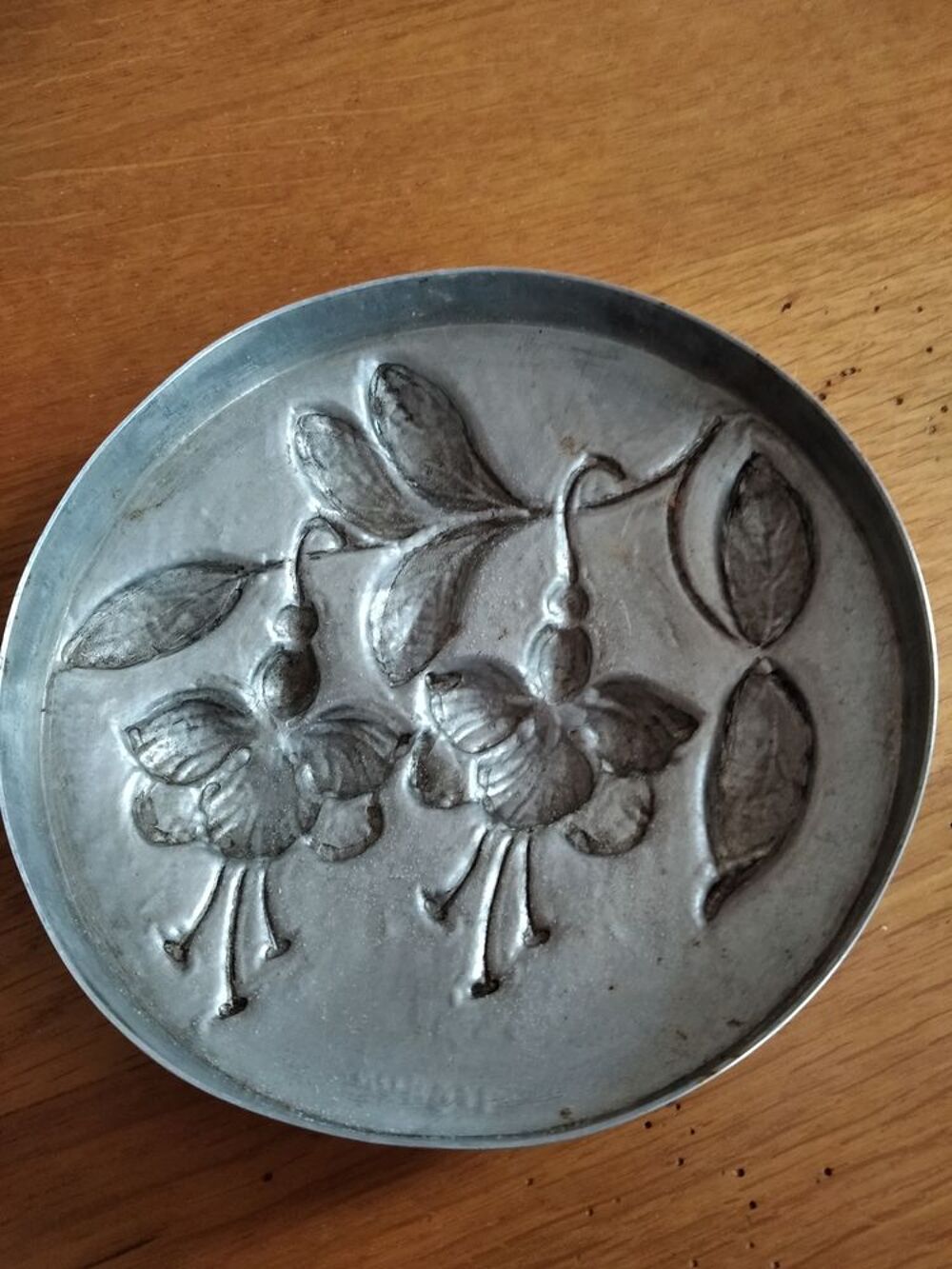 Ancienne bo&icirc;te bonbonni&egrave;re sign&eacute;e Lebrun D�coration