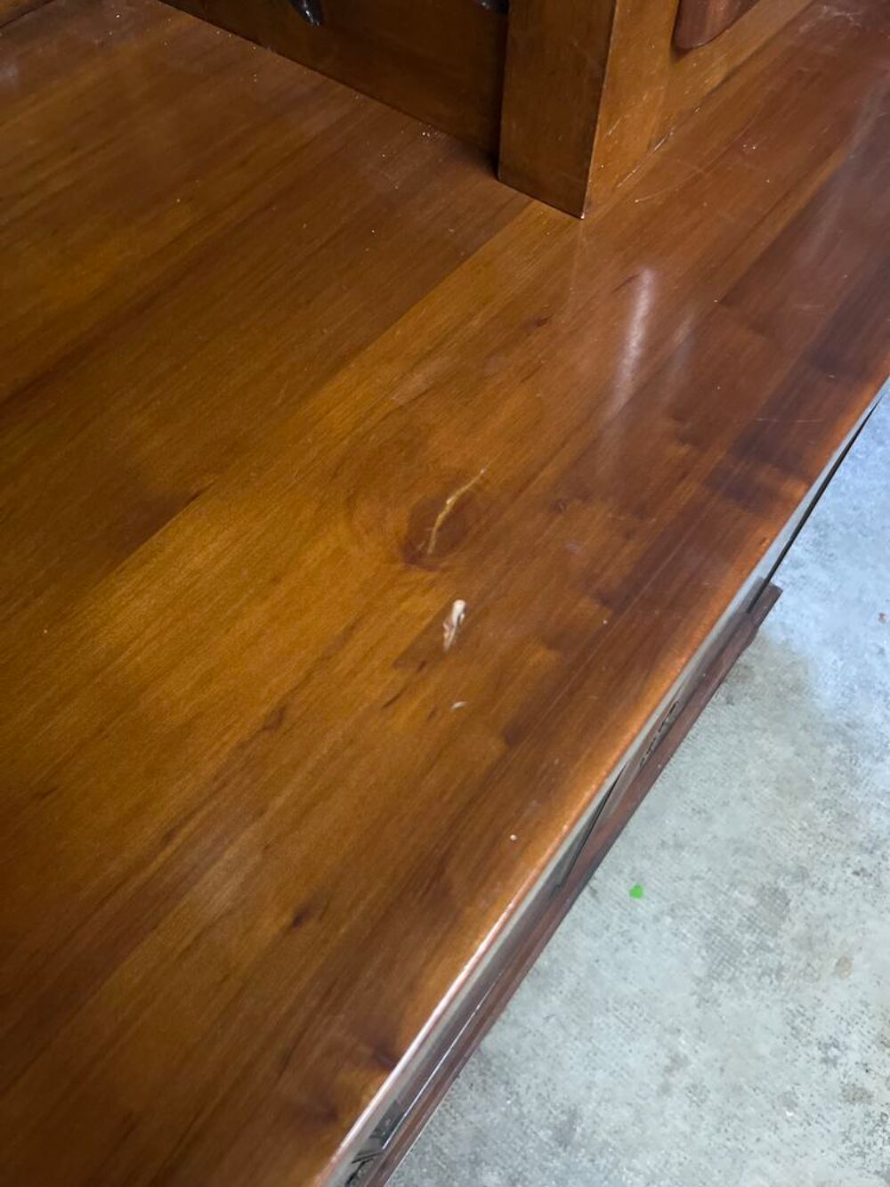 vaisselier petites rayures (voir sur les photos ) Meubles