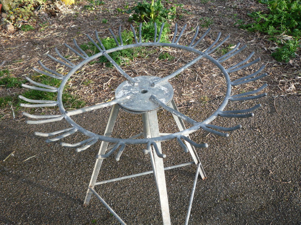 Support / pr&eacute;sentoir pivotant /amovible
Bricolage
