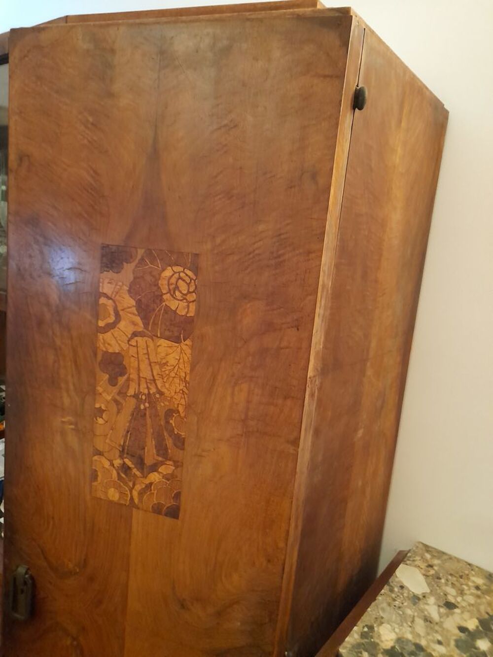 Buffet de style Art D&eacute;co (ann&eacute;es 1920). Meubles