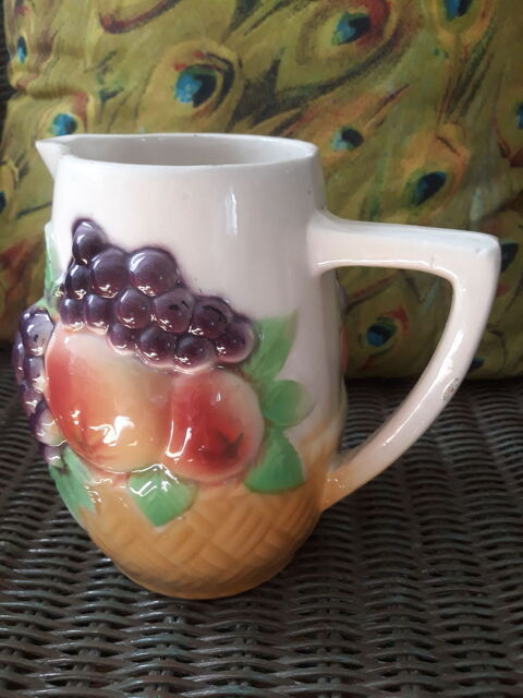 Pichet en barbotine St-Clment. 13 Nancy (54)