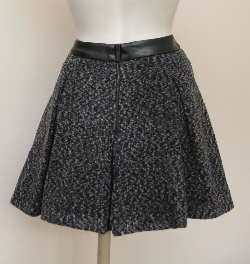 Jupe courte &agrave; plis KARL LAGERFELD T. 38 Vêtements