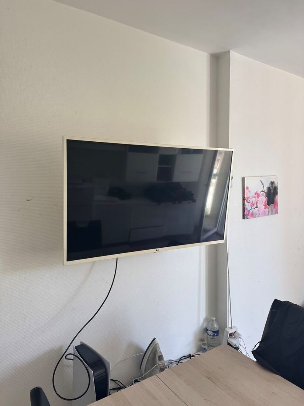 TV LG 112 cm Tr&egrave;s bon &eacute;tat avec support mural Photos/Video/TV