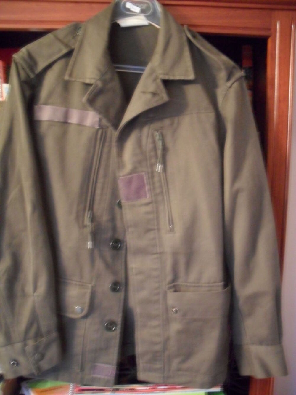 BLOUSON ADO
COULEUR KAKI Vêtements