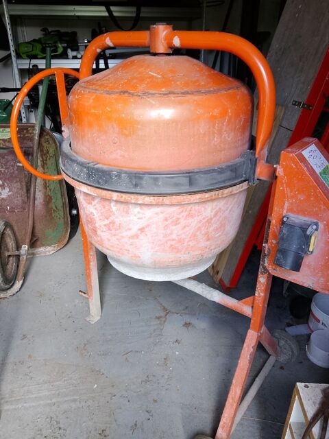 BETONNIERE ELECTRIQUE 50 Quimper (29)