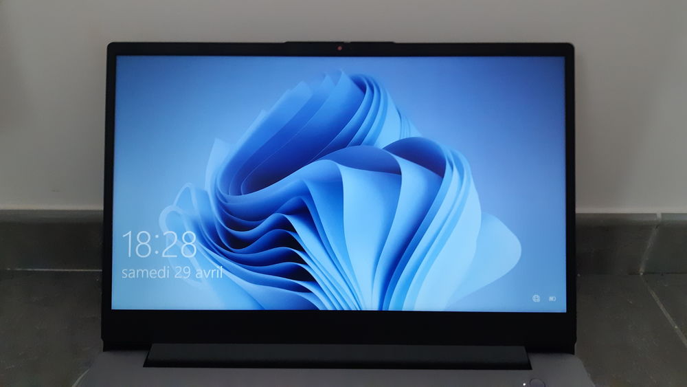 Ordinateur portable Quasi Neuf
Lenovo ideaPad3 17ADA6 Matériel informatique