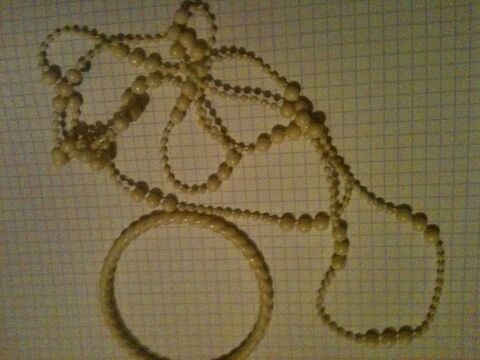  Parure  collier style sautoir et bracelet plastique écru 0 Bosc-le-Hard (76)