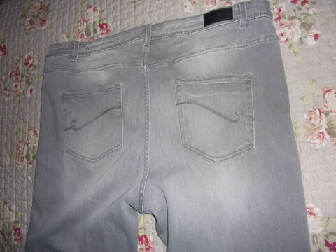 Pantalon slim neuf T 48 7 Bordeaux (33)