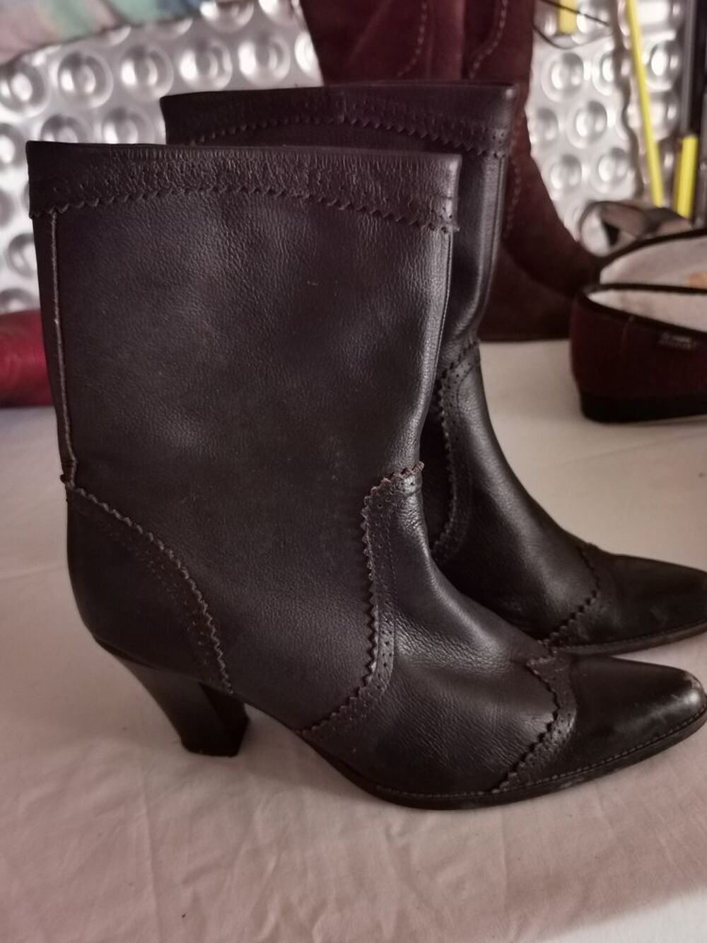 Botte marron cuir taille 40
Chaussures