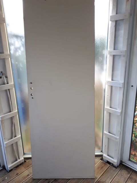 Porte en bois avec serrure   20 Montigny-Lencoup (77)