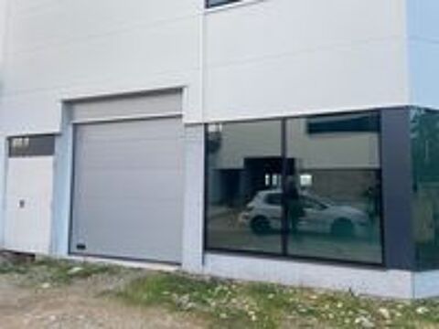   St Priest Parilly : de 800 m2 dont 200 m2 bureaux + sociaux 