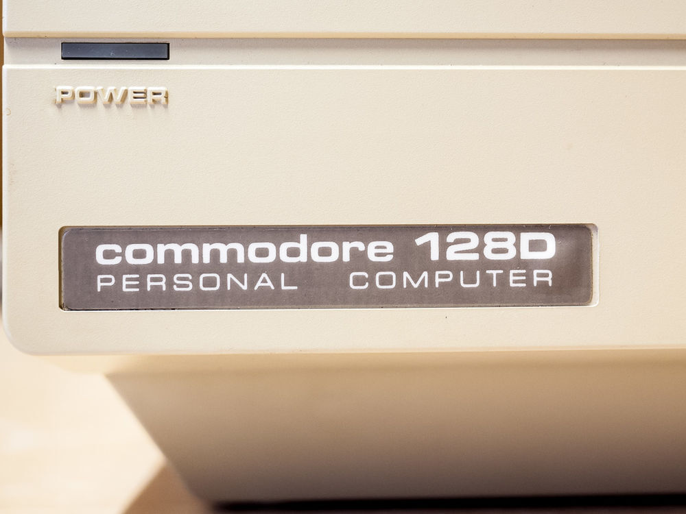 COMMODORE 128 D Matériel informatique