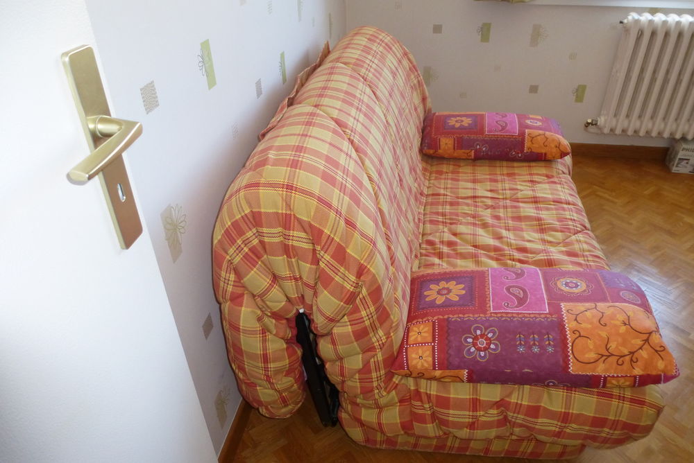 BZ facilement convertible 140/190 en tissu beige et ros&eacute; Meubles