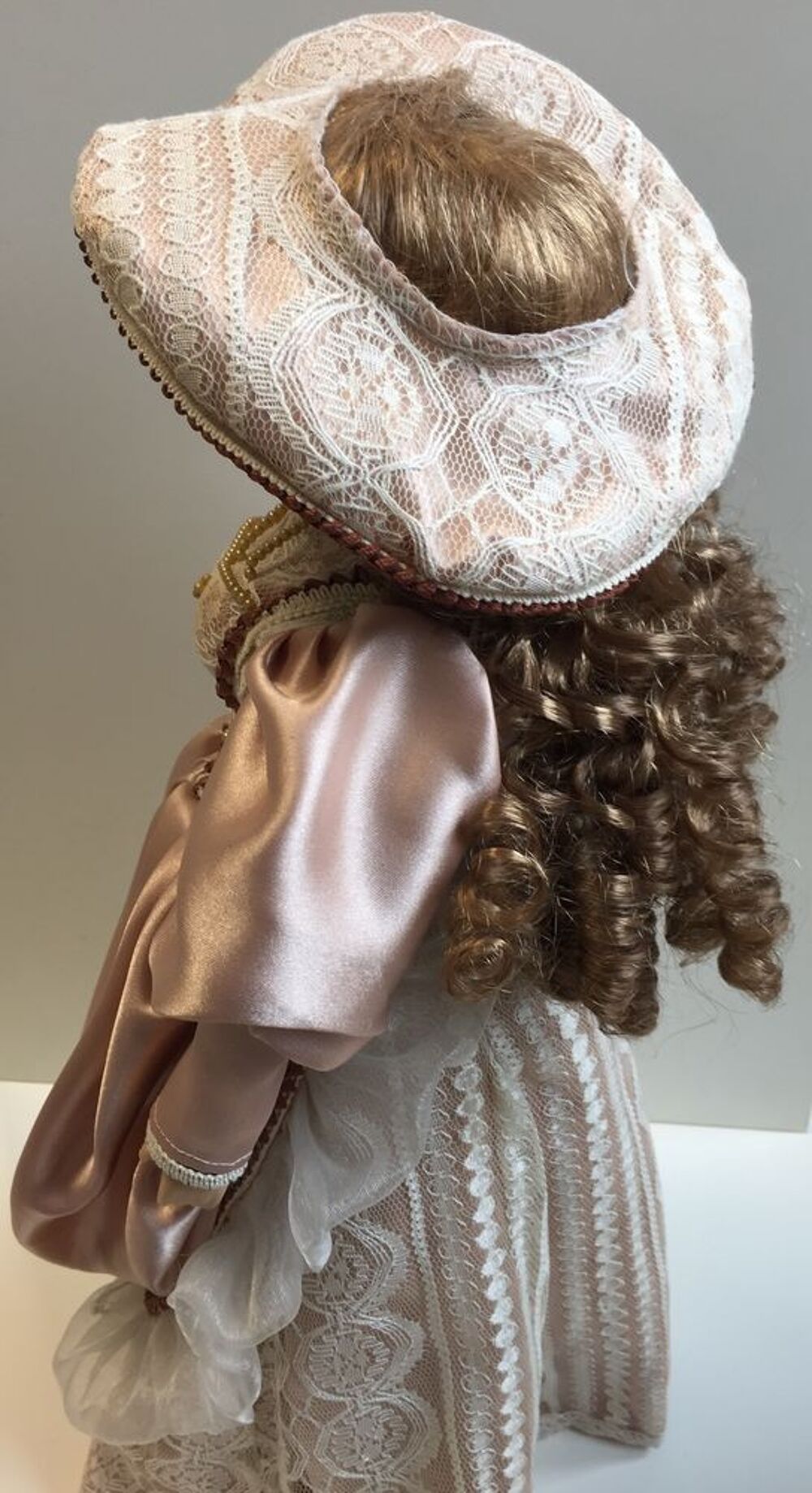 Poup&eacute;e en Porcelaine de Luxe &quot;First Lady&quot; 