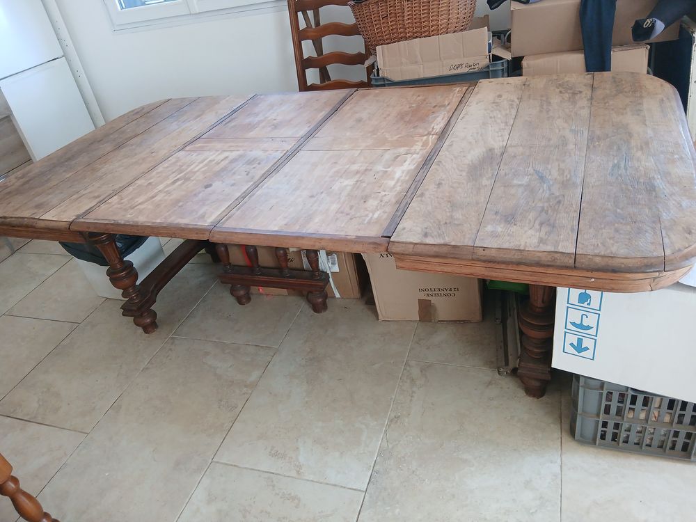 TABLE ANCIENNE EN BOIS MASSIF Meubles