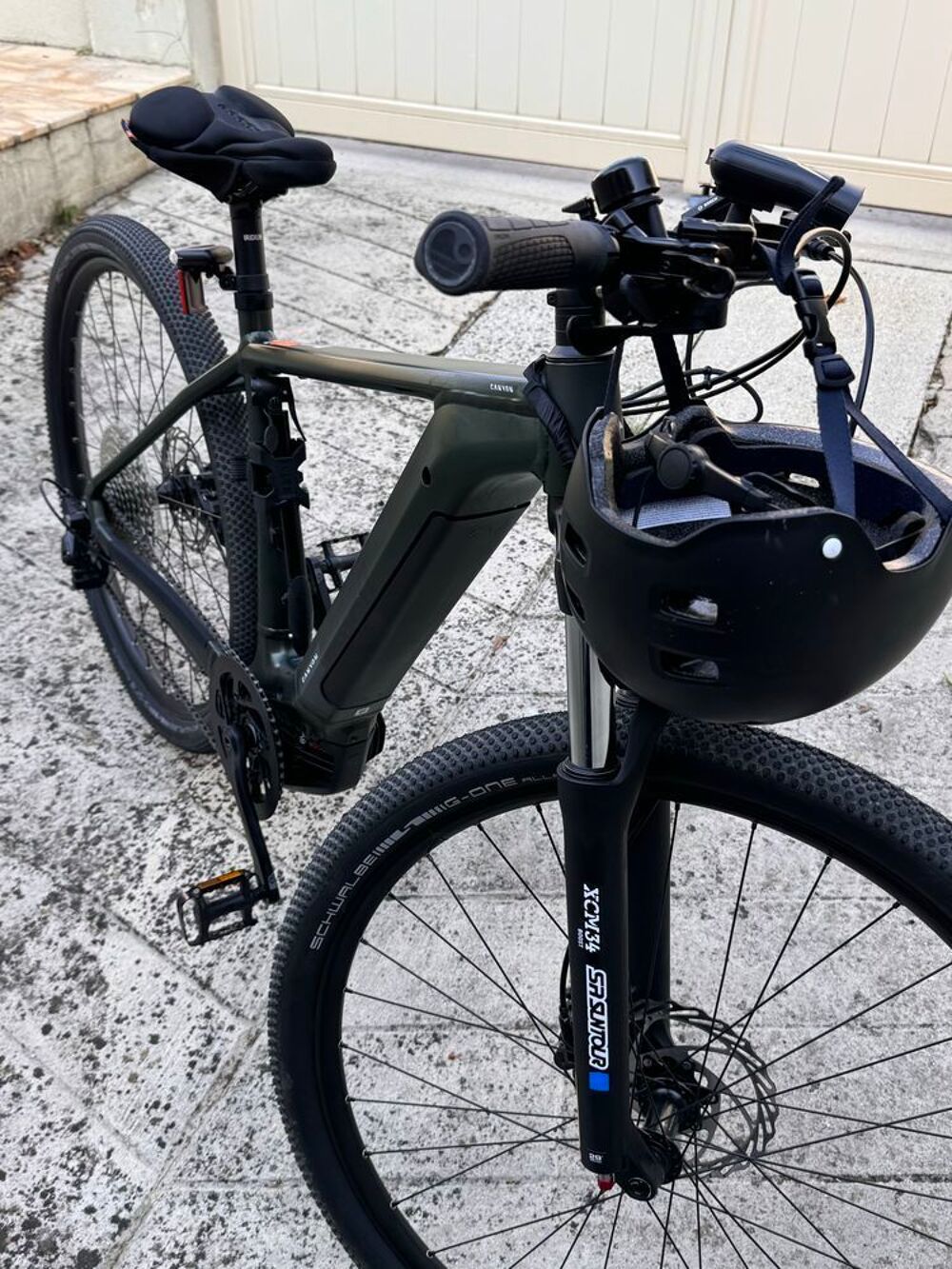 Velo Hibride Canyon pathlite on 4 , Il a &eacute;t&eacute; achet&eacute; en janvier 2024 Taille M, elle est presque neuf, sauf qu'il n'a pas d'emballage, avec 98km Vélos