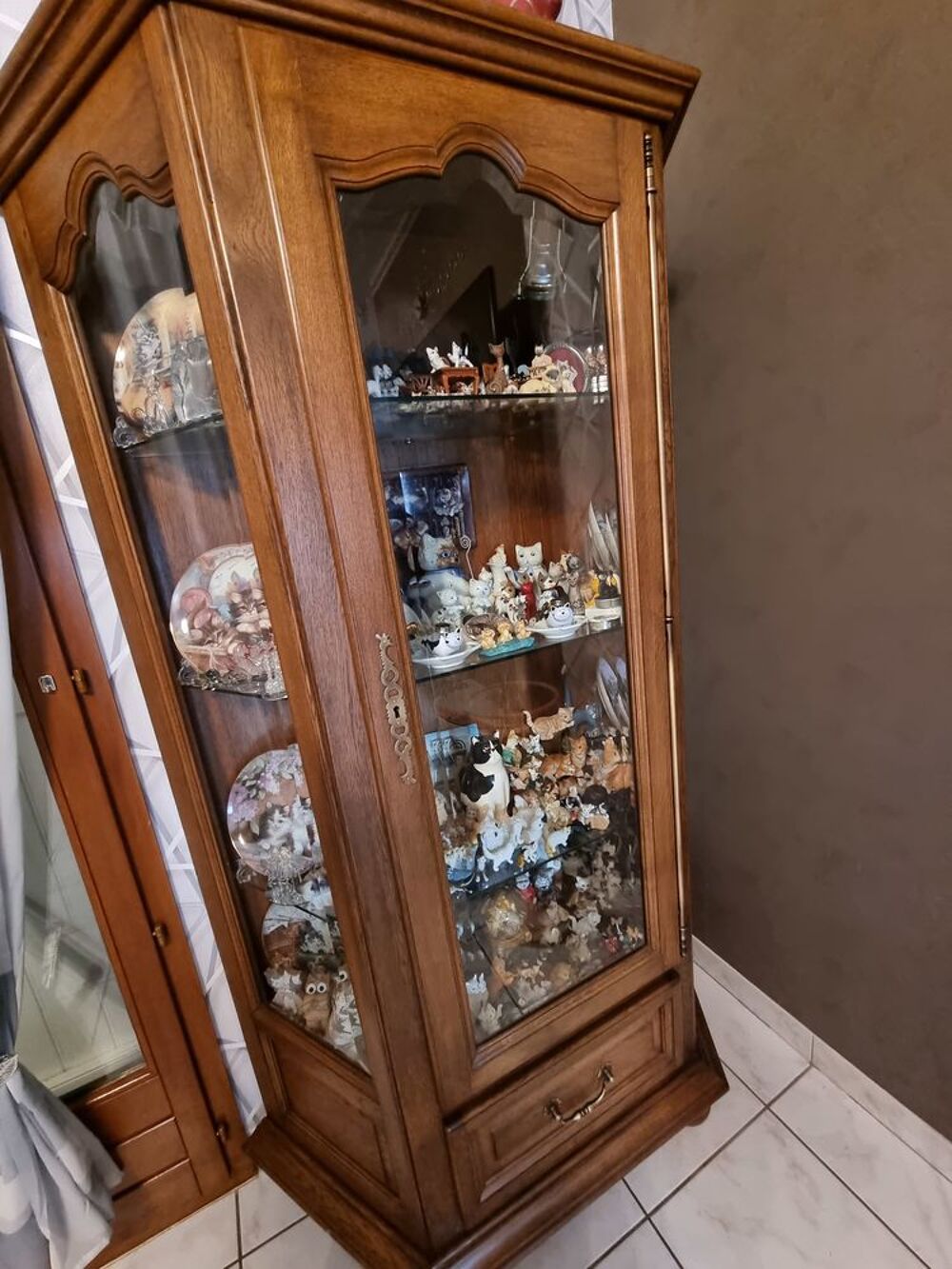 Vitrine d&eacute;corative ch&ecirc;ne et verres biseaut&eacute;s Meubles
