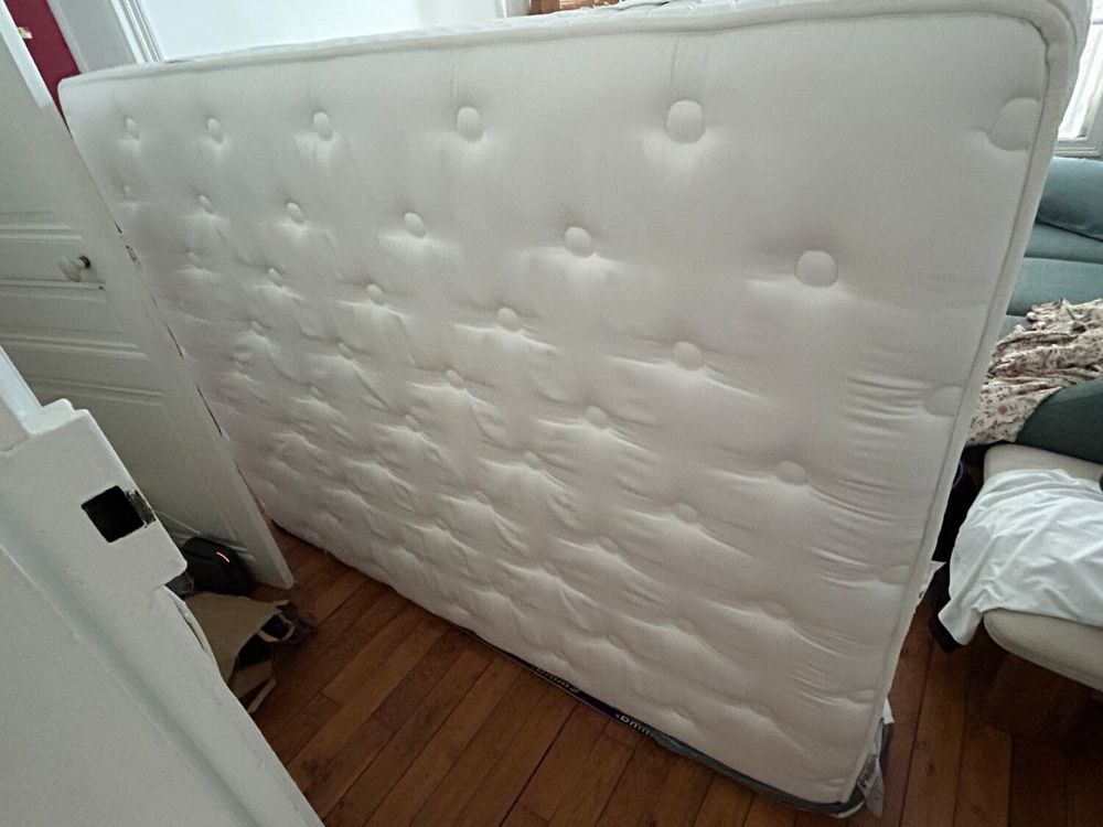 Matelas Wedding Diplomat COMME NEUF
Meubles