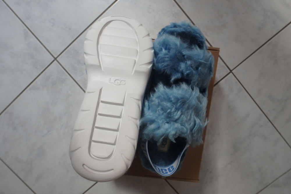 UGG Sandales &agrave; plateforme fausse fourrure bleu T 39 neuve Chaussures