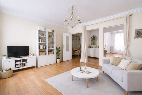   Magnifique appartement 5 pi�ces haussmann saint Lazare Appartement - 5 pi�ce(s) - 100 m�