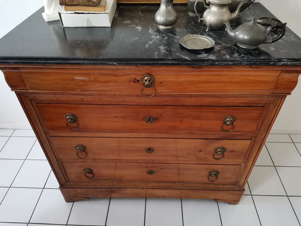 Commode Louis Philippe &agrave; Dossine Meubles