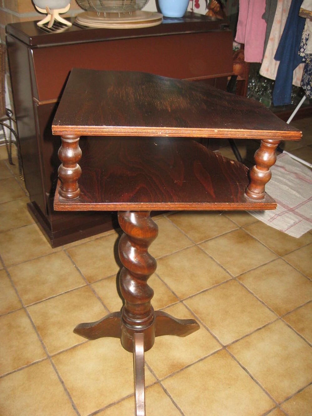 table d'appoint pied torsad&eacute; Meubles