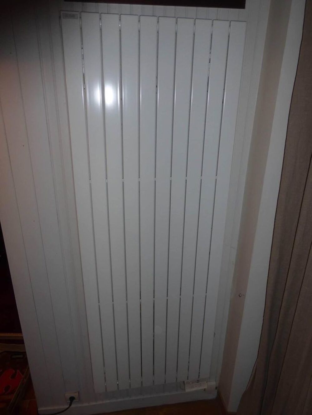Radiateur &eacute;lectrique mural caloporteur Acova 2000W Electroménager