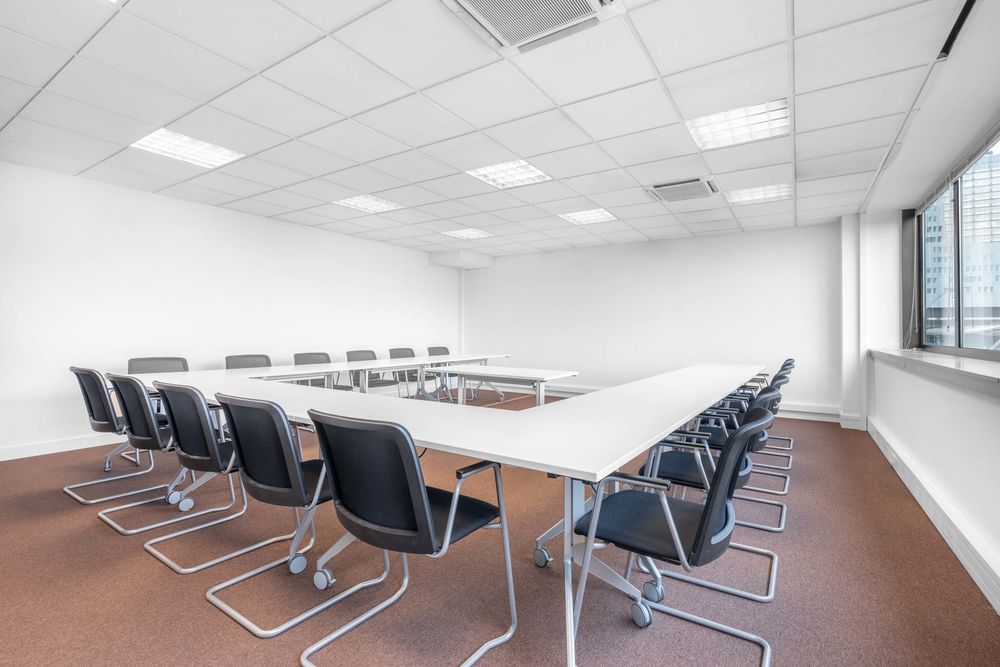   Basculez vers un espace de bureau ouvert prêt à l'emploi pour 15 personnes à Gentilly, Le Ker Euralille