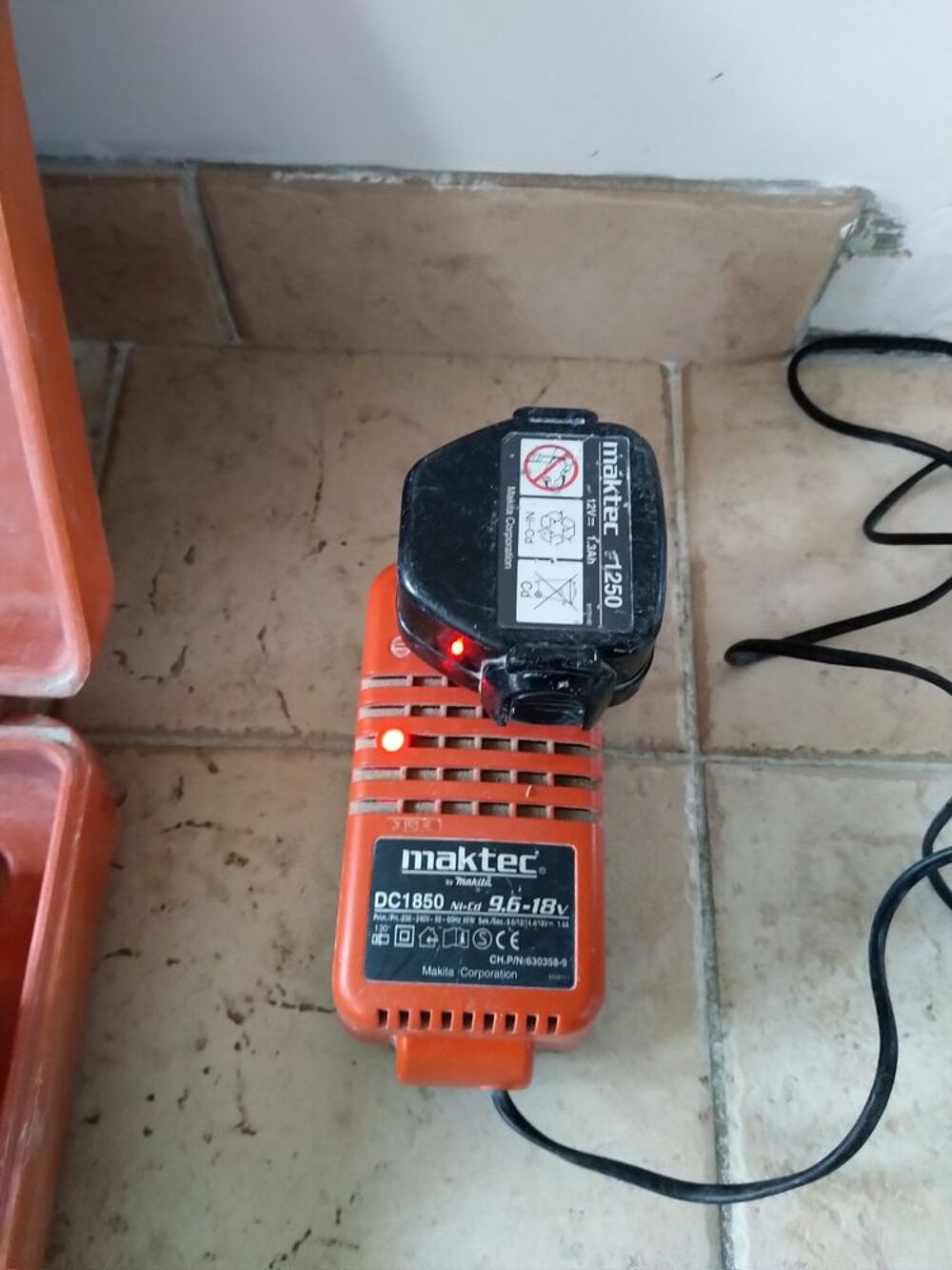 Perceuse visseuse sans fil Maktec by Makita
Bricolage