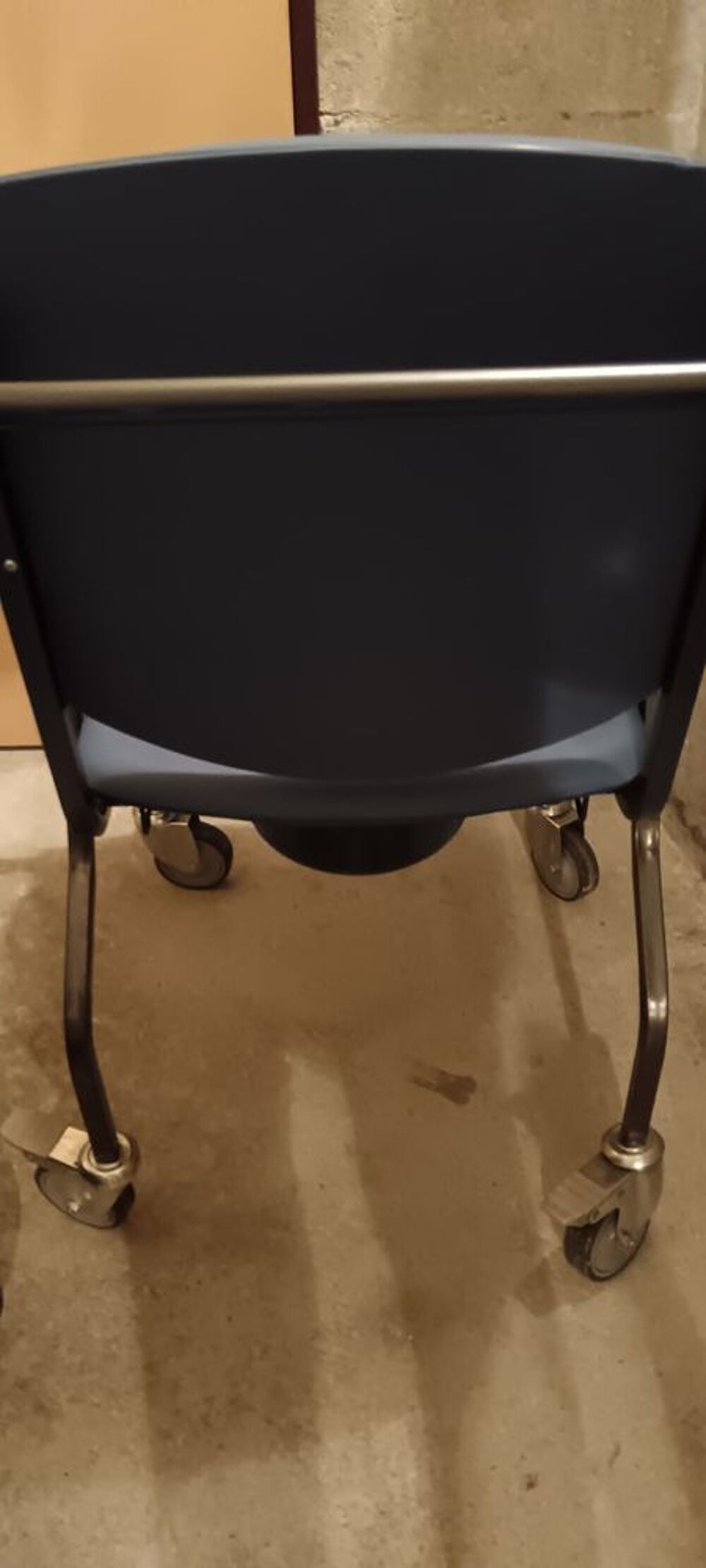 Chaise roulante avec pot de toilette HERDEGEN Meubles