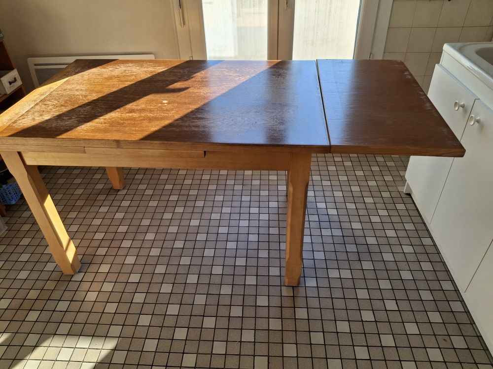 Table h&ecirc;tre bois massif avec 2 rallonges Meubles