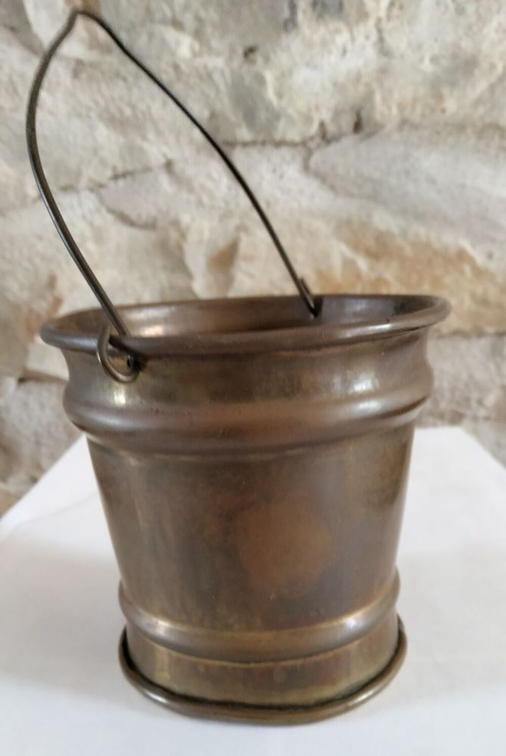 Pot en cuivre. Décoration
