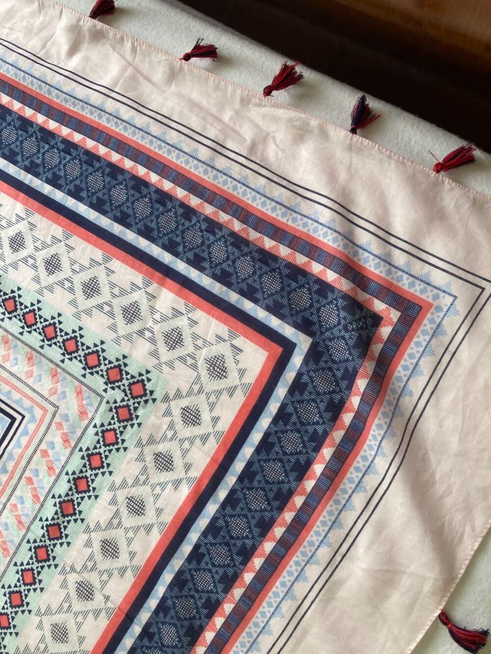 Foulard motifs g&eacute;om&eacute;triques Vêtements