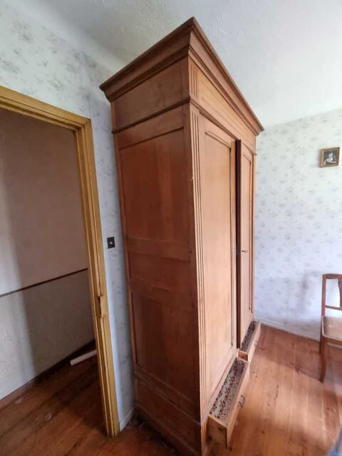 Armoire ancienne en ch�ne fabriqu�e  par un artisan 280 Izel-les-Hameaux (62)
