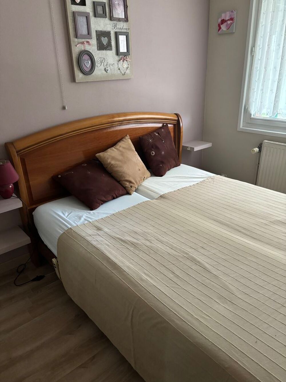 Lit en merisier largeur 160 vendu sans le sommier Meubles